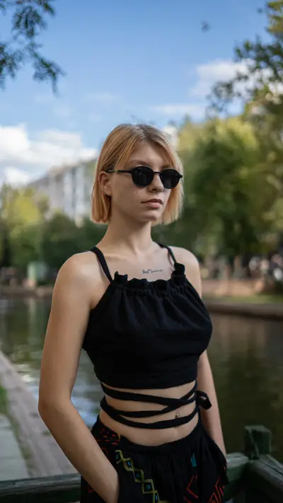 Sırtı Bağcıklı Önden Büzgülü Crop Top